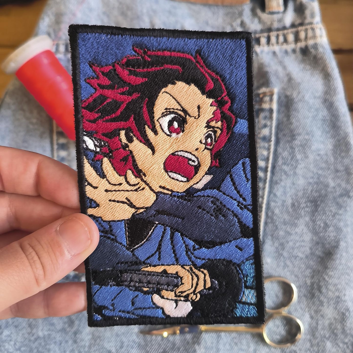 Parche Bordado Anime Tanjiro con Espada - Valkynea