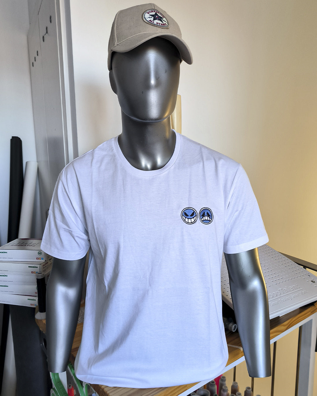 Camiseta Bordada One Piece Ace Tripulación Barba Blanca - Valkynea