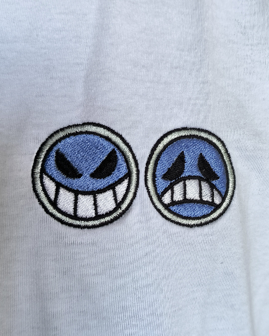 Camiseta Bordada One Piece Ace Tripulación Barba Blanca - Valkynea
