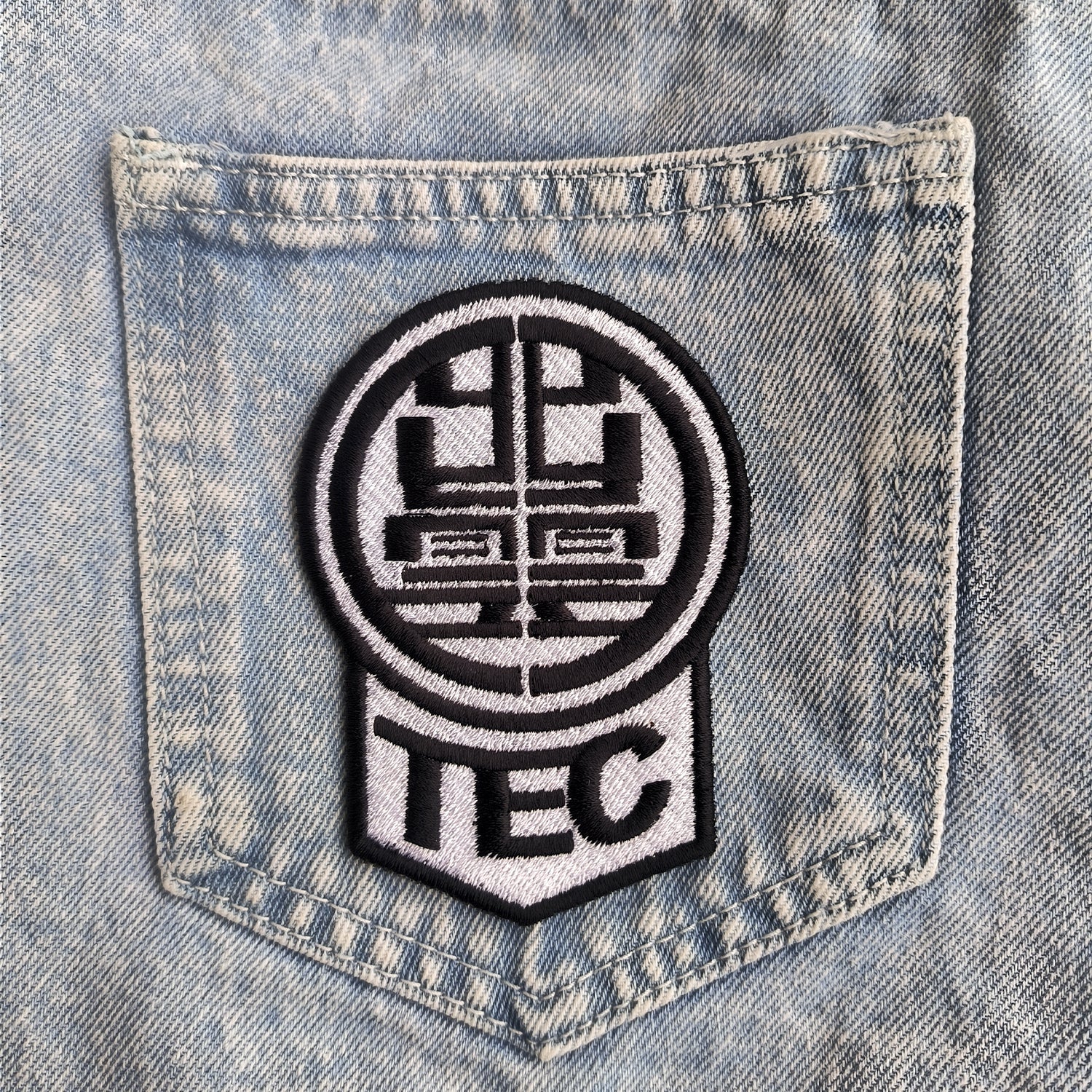 Parche Bordado Anime Kaiju Logo TEC - Valkynea