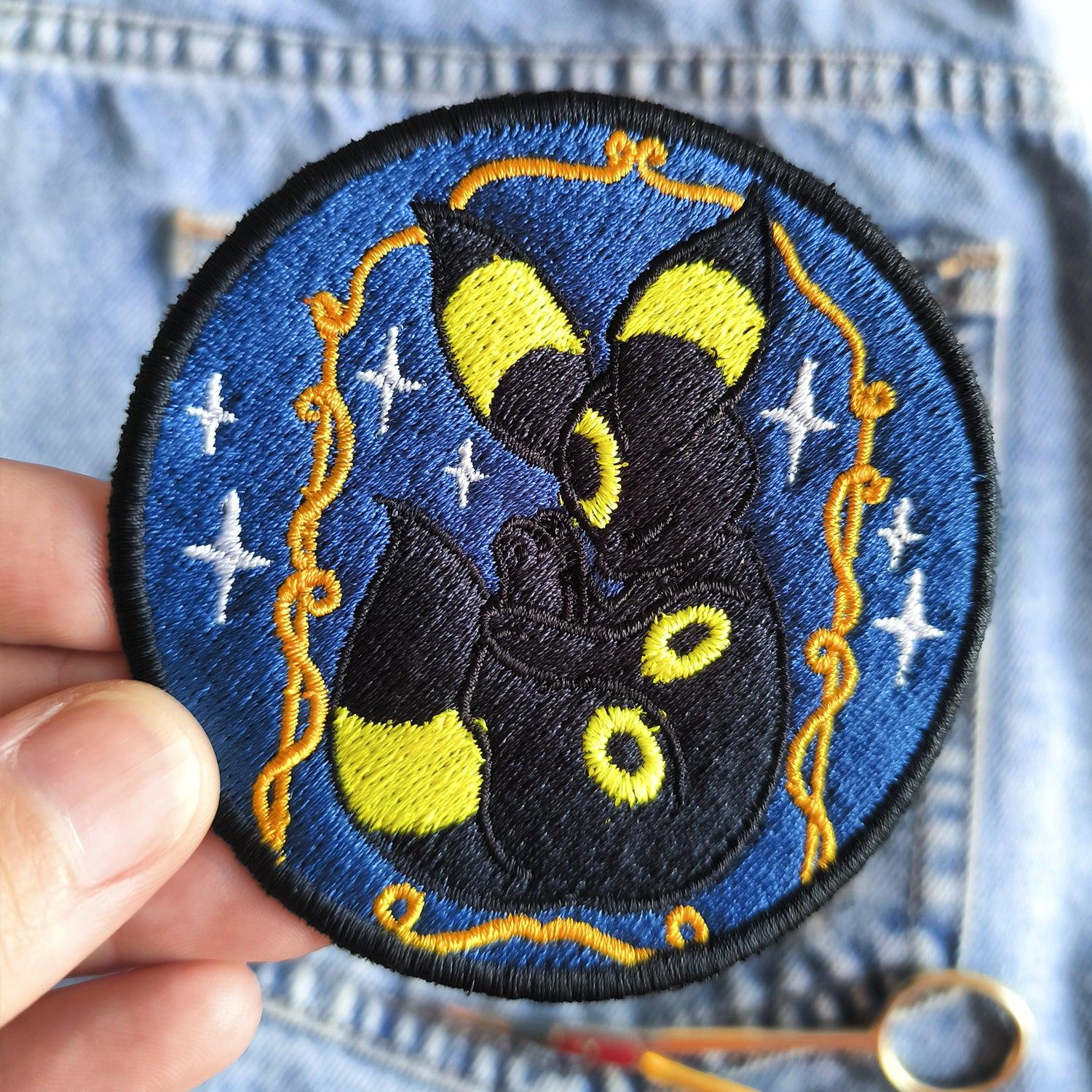 Parche Bordado Anime Umbreon Arco 8cm - Valkynea