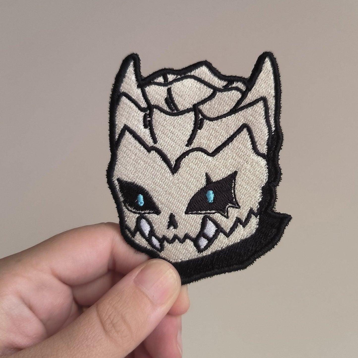 Parche Bordado Anime Kaiju Nº8 Chibby - Valkynea